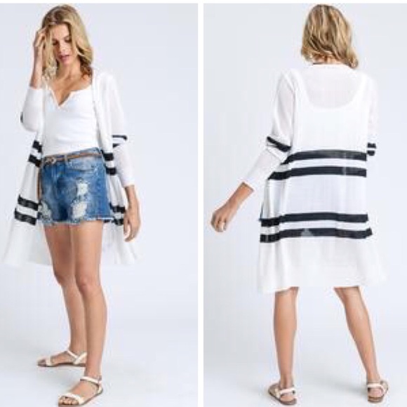 Last 1 ⬇️ White & Black Striped Cardigan - Picture 4 of 7